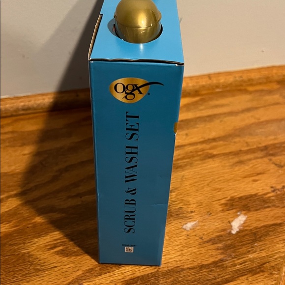 Coconut Coffee and Rose Water Scrub & Wash Set - Picture 4 of 9